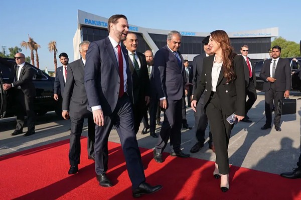 Beyaz Saray'da Panik Zirvesi! İran Tek Bir Hamleyle ABD'yi Kilitledi